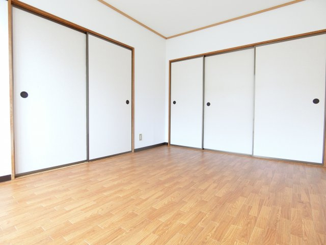 グリーンヒルA棟の洋室|同物件別部屋