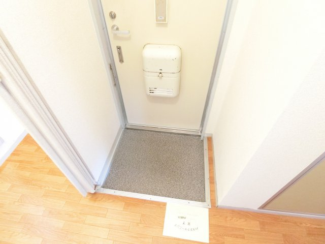 グリーンヒルA棟の玄関|同物件別部屋