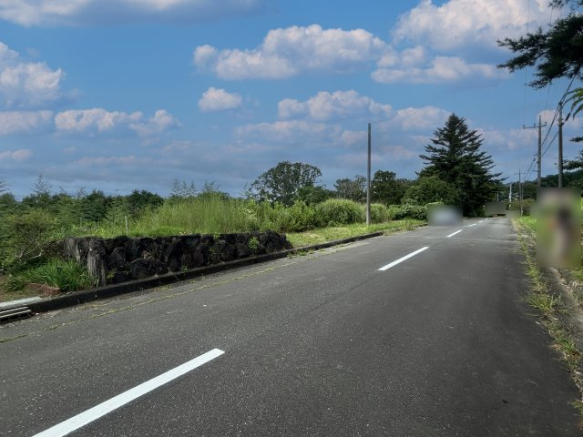 伊豆富士見ニュータウン別荘地⑩の前面道路含む現地写真