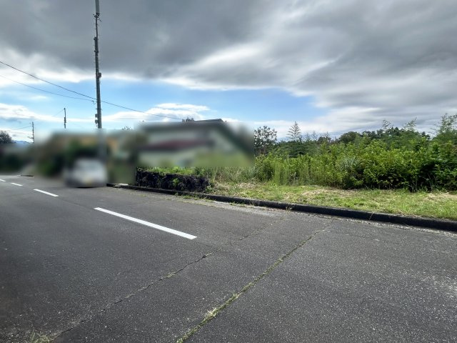 伊豆富士見ニュータウン別荘地⑩の前面道路含む現地写真