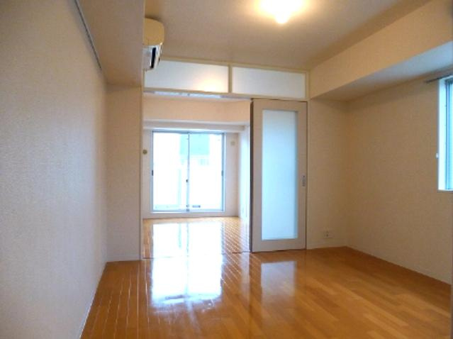 ParkAxis秋葉原の設備|パークアクシス秋葉原の南向き角部屋明るい室内です