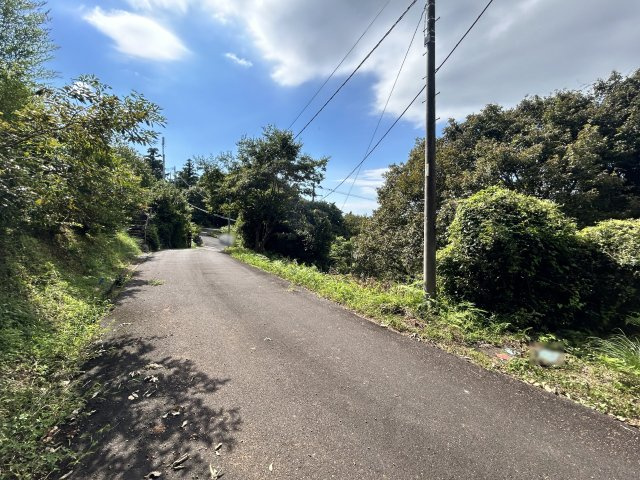 伊豆富士見ニュータウン別荘地⑪の前面道路含む現地写真