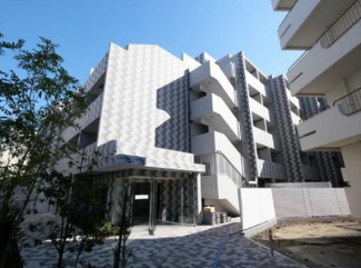 【外観】 | 鉄筋コンクリート造のがっちりとした建物。