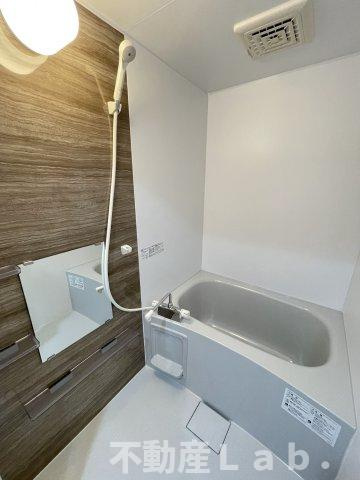 オレンジの浴室