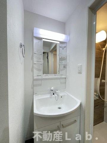 オレンジの洗面所