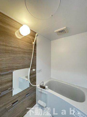 オレンジの浴室