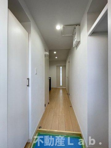 オレンジの玄関|※反転タイプのお写真です。