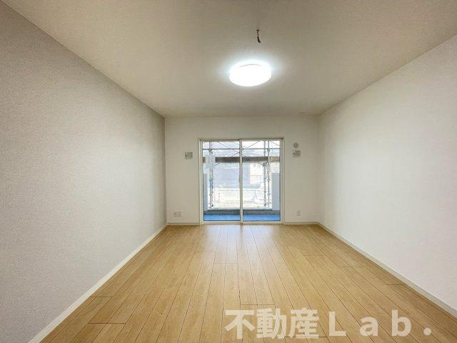 オレンジの居間・リビング|※反転タイプのお写真です。