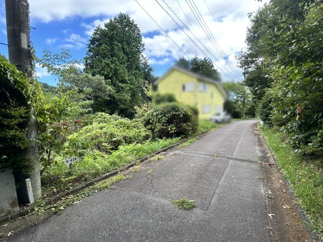 伊豆富士見ニュータウン別荘地⑫の前面道路含む現地写真