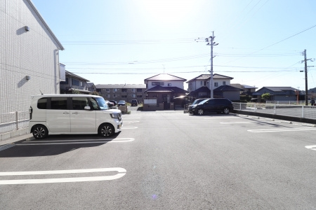 菊池郡菊陽町大字津久礼のアパートの駐車場