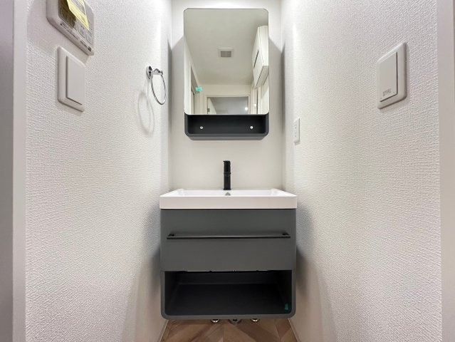 セレニテ難波ミラク参番館の独立洗面台