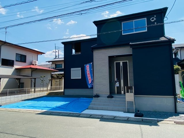 リーブルガーデン／東区戸島第十／1号棟の前面道路含む現地写真