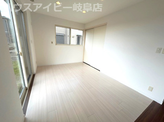 【洋室】 | 瑞穂市田之上ミサワホームさん施工中古住宅築26年！太陽光発電システム搭載！広々お庭スペースもあります | 瑞穂市田之上ミサワホームさん施工中古住宅築26年！太陽光発電システム搭載！広々お庭スペースもあります