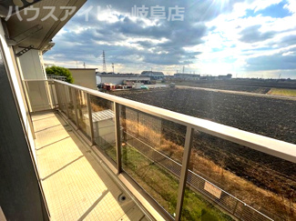 【バルコニー】 | 瑞穂市田之上ミサワホームさん施工中古住宅築26年！太陽光発電システム搭載！広々お庭スペースもあります | 瑞穂市田之上ミサワホームさん施工中古住宅築26年！太陽光発電システム搭載！広々お庭スペースもあります