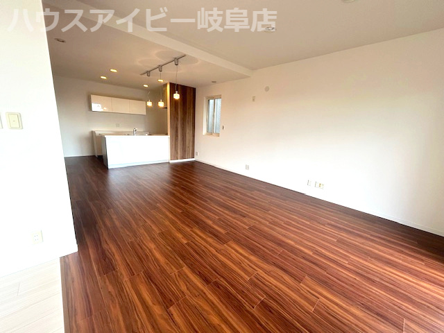 【居間・リビング】の画像