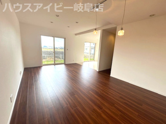 【居間・リビング】 | 瑞穂市田之上ミサワホームさん施工中古住宅築26年！太陽光発電システム搭載！広々お庭スペースもあります | 瑞穂市田之上ミサワホームさん施工中古住宅築26年！太陽光発電システム搭載！広々お庭スペースもあります