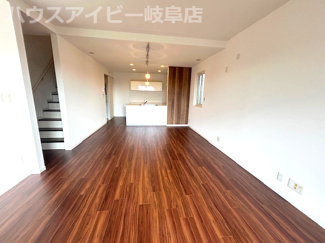 【居間・リビング】 | 瑞穂市田之上ミサワホームさん施工中古住宅築26年！太陽光発電システム搭載！広々お庭スペースもあります | 瑞穂市田之上ミサワホームさん施工中古住宅築26年！太陽光発電システム搭載！広々お庭スペースもあります