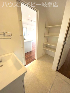 【脱衣所】 | 瑞穂市田之上ミサワホームさん施工中古住宅築26年！太陽光発電システム搭載！広々お庭スペースもあります | 瑞穂市田之上ミサワホームさん施工中古住宅築26年！太陽光発電システム搭載！広々お庭スペースもあります