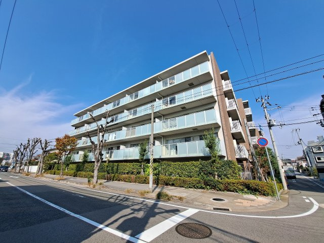 甲子園六石町ハイツの外観