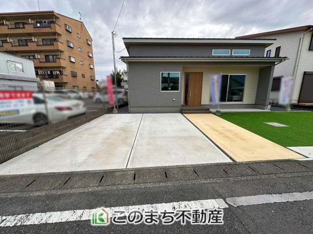 鹿沼市中田町モデルハウスの駐車場|お車並列２台分ご用意しております♪

