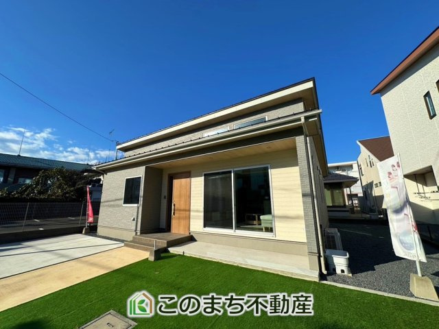 鹿沼市中田町モデルハウスの外観|"本日ご内覧できます(*^^*)
お電話でのお問合せが非常にスムーズです！
現地直接集合のお待ち合わせも大丈夫です！
お気軽にお問合せ下さい(^^)/"
