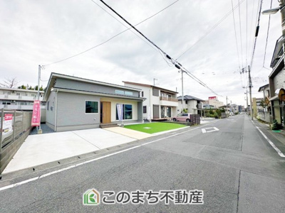 【前面道路含む現地写真】 | 鹿沼市中田町モデルハウス | 前面道路は広々としてます！運転が苦手な方でもお車の出し入れ簡単で安心です☆
