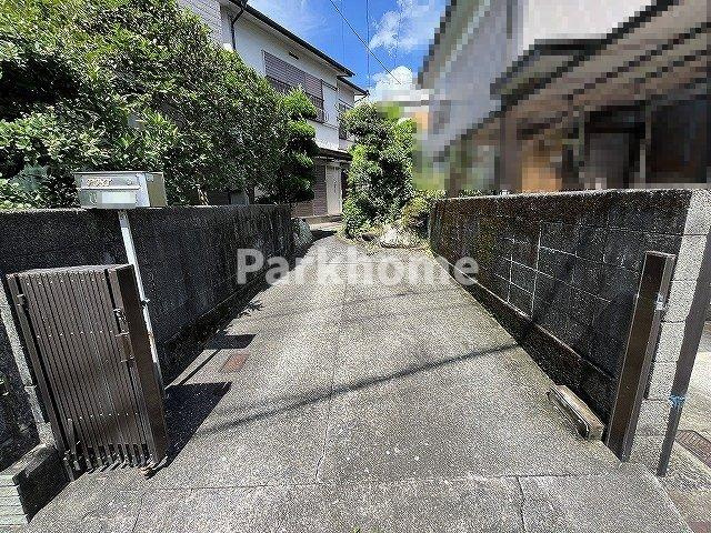 槇山町貸家の駐車場