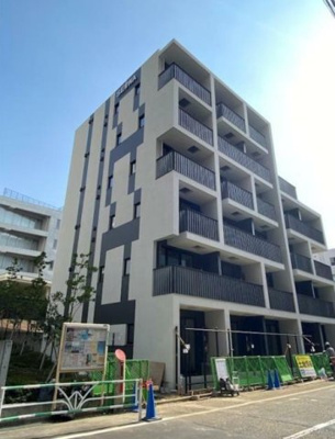 【外観】 | ROOTs Shibuya Honmachi | 鉄筋コンクリート造のがっちりとした建物。