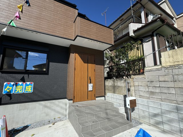 松戸市八ケ崎４丁目新築戸建【高木小学校：10分】のエントランス|エントランス・玄関ポーチ