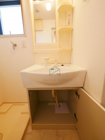 【独立洗面台】 | Ritz新今里 | 独立洗面台、小物を置くことができて便利です