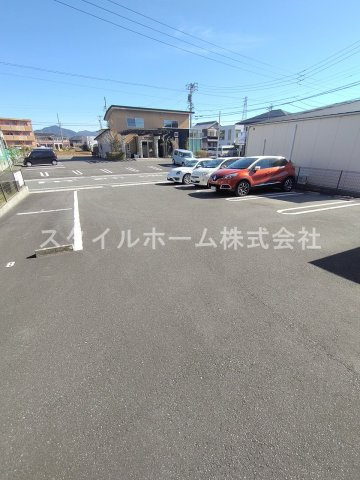 ディオネの駐車場