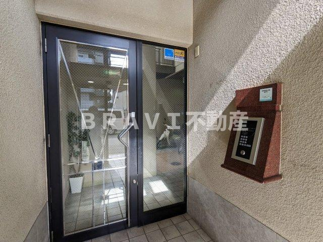 フォルム東三国　BRAVI不動産のエントランス|【フォルム東三国】清潔なエントランスです