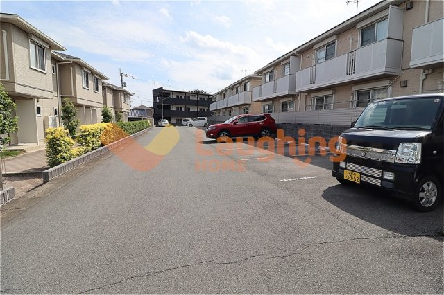 グラン・メゾン大石の駐車場|車をお持ちの方に嬉しい駐車場付きの物件です