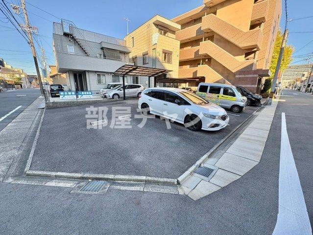 レージュ城西の駐車場