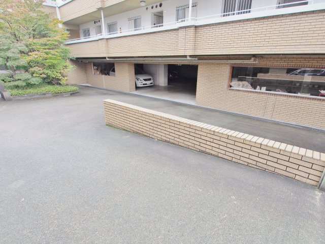 サニーマンション西田のエントランス