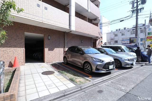 【駐車場】 | プレサンス鶴舞グリーンパーク | 駐車場に車を止められます