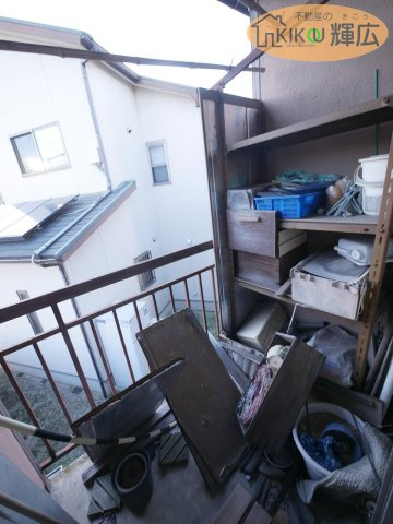 高砂市高砂町東宮町　中古戸建のバルコニー|屋根付きのベランダですので突然の雨にも安心です