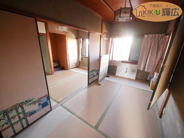 【和室】 | 高砂市高砂町東宮町　中古戸建 | 2F和室は4帖ございます。収納スペース付きですので、お子様のお部屋に安心ですね