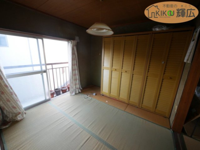 【和室】 | 高砂市高砂町東宮町　中古戸建 | 2F和室は4.5帖です。収納スペース付き