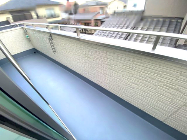 鴻巣市鴻巣～新築戸建住宅～【限定１棟】のバルコニー|2部屋から出入り出来るバルコニーは生活スタイルを選びません。