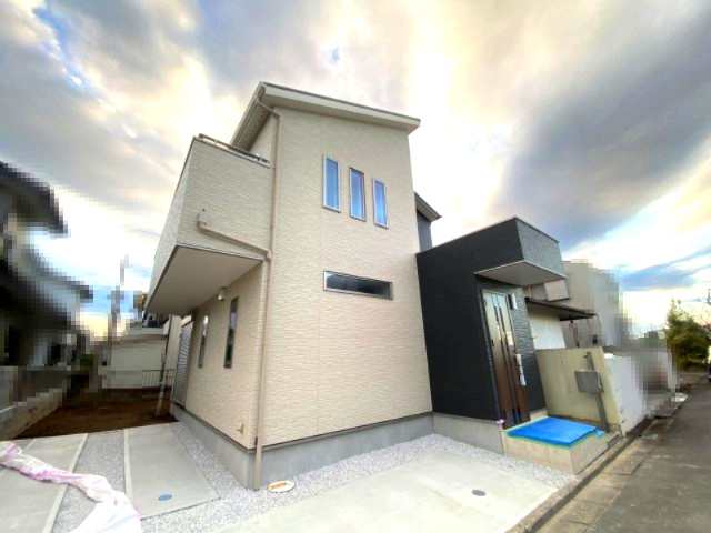 鴻巣市鴻巣～新築戸建住宅～【限定１棟】の前面道路含む現地写真