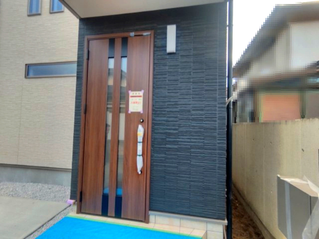 鴻巣市鴻巣～新築戸建住宅～【限定１棟】の玄関