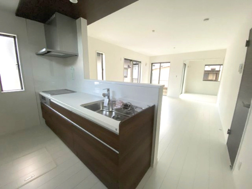 鴻巣市鴻巣～新築戸建住宅～【限定１棟】のキッチン|IHコンロ装備で十分な広さのキッチンです。