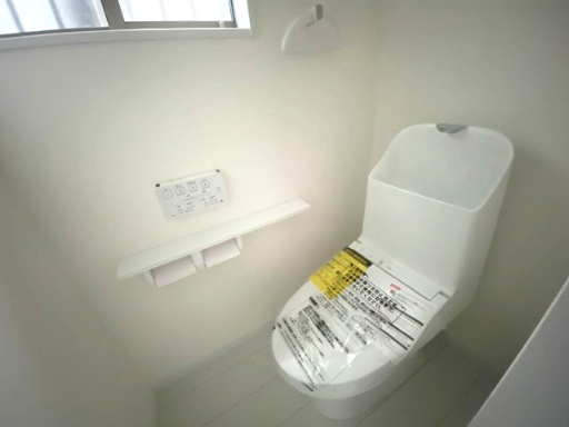 鴻巣市鴻巣～新築戸建住宅～【限定１棟】のトイレ|階段下のデッドスペースをうまく活用した１階のトイレです。