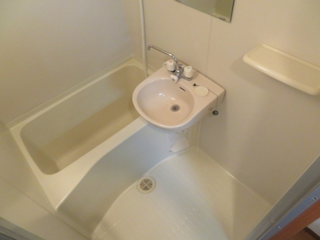 ジェイプライド新深江の浴室