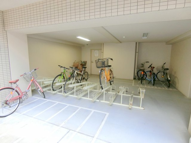 スカイコート蒲田第6のその他共用部分|屋根付き駐輪場
