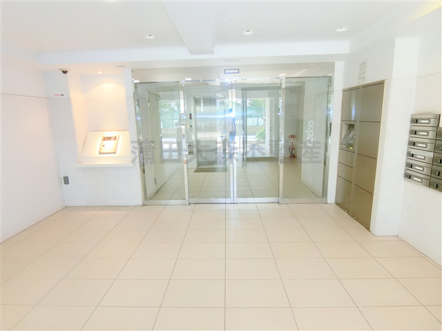 スカイコート蒲田第6のエントランス|防犯カメラTVモニター付オートロック宅配BOXメールBOX　エントランス