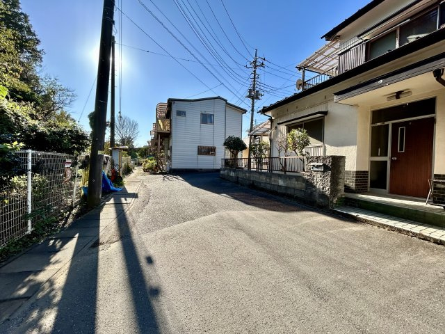 さいたま市岩槻区加倉一丁目の前面道路含む現地写真|南側前面道路