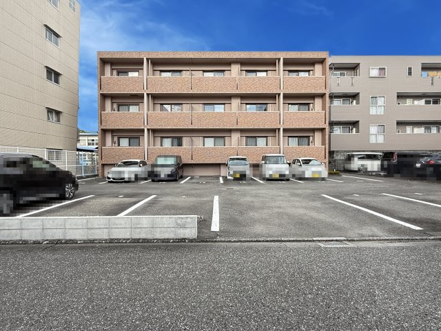 ポラリスの駐車場