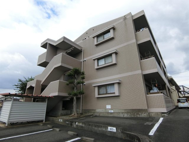 グリーンハイツ（上津）の駐車場|駐車スペースもあります☆